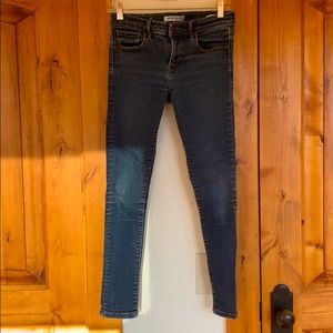 Distressed skinny jeans